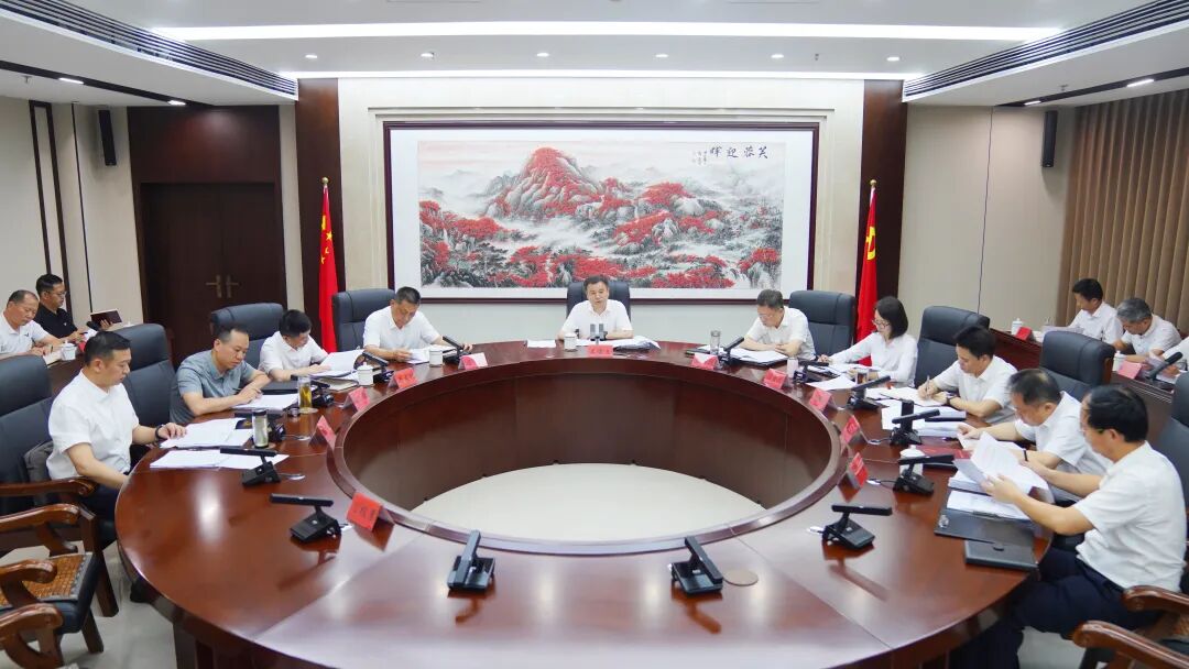 区委常委会召开会议 吴宜文主持