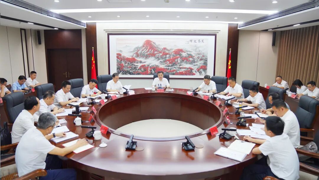 吴宜文主持召开区委理论学习中心组集体学习会