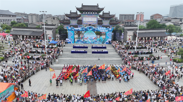 “龙腾福地 舟耀才乡”2026年临川区龙舟文旅消费季暨第三届端午龙舟赛开幕